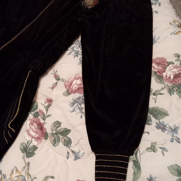 Vintage Black Jump with gold trim - Picture 6 of 15